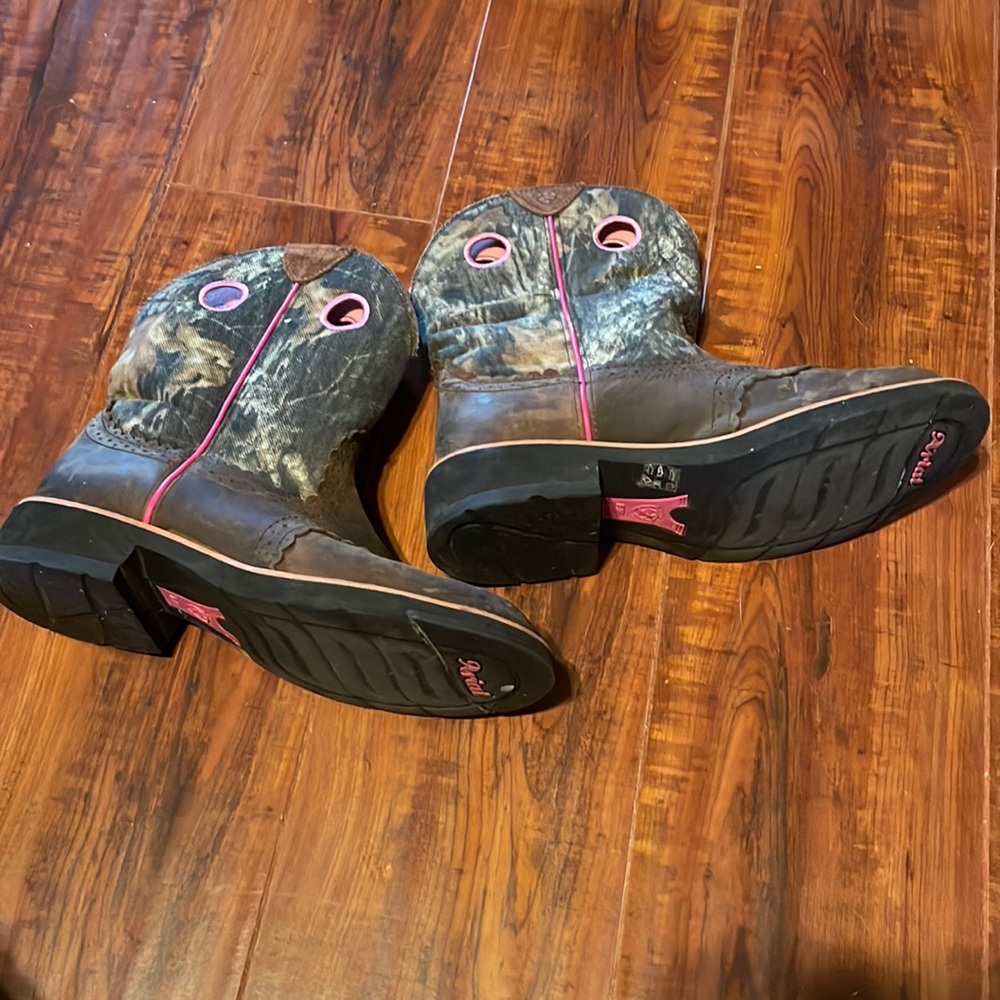 Ariat Pink Camo and brown boots